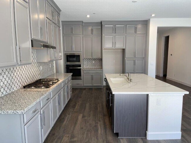 Building Photo - Fabulous Single Level 4 Bedroom in 95757