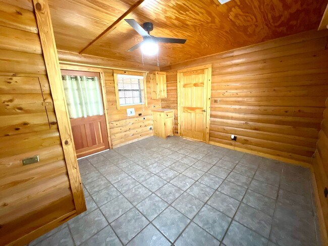 Building Photo - 103 Beach Dr