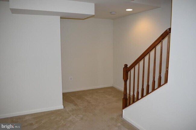 Building Photo - 233 Morlyn Dr