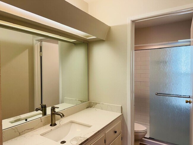 Building Photo - Spacious Two story 2 bedroom, 2 bath Condo. Move-In ready!!