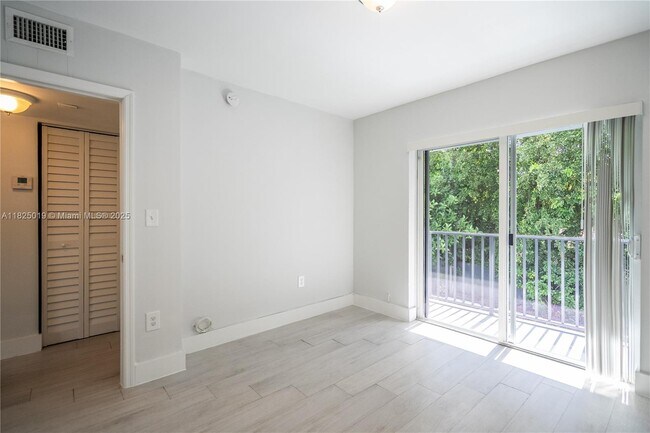 Building Photo - 465 NE 59th St