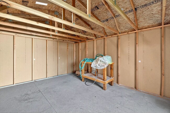 Building Photo - Impressive 5 bed/3 bath twin home in Chubbuck with just under 3000 square feet.