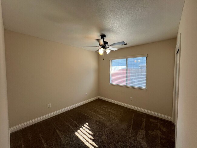 Building Photo - 4-bedroom single story home in Turlock!