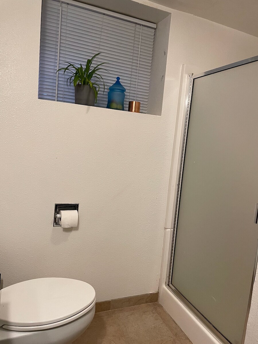 Building Photo - 4041 E Burnside St