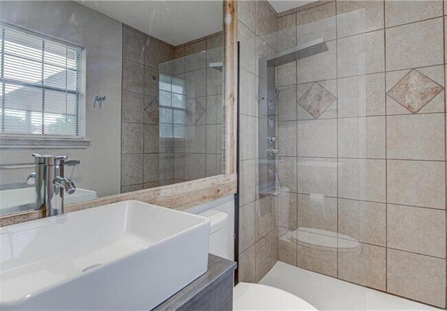 Building Photo - 1905 Moonlight Dr