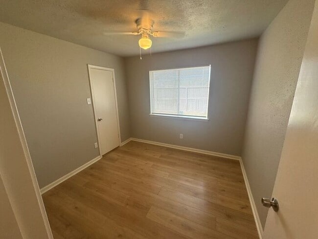 Building Photo - 2038 Woodland Hills Dr