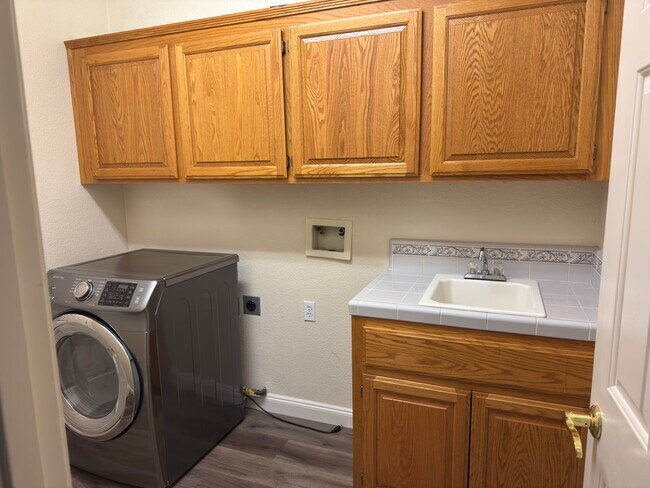 Building Photo - 767 Kingman Dr