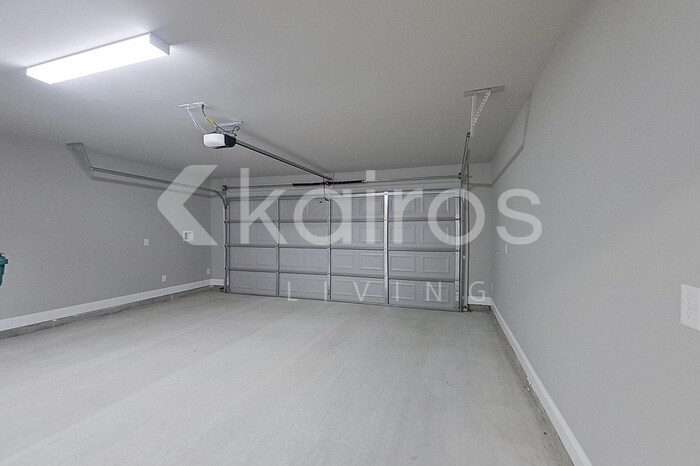 Building Photo - 13808 Pinyon Dr