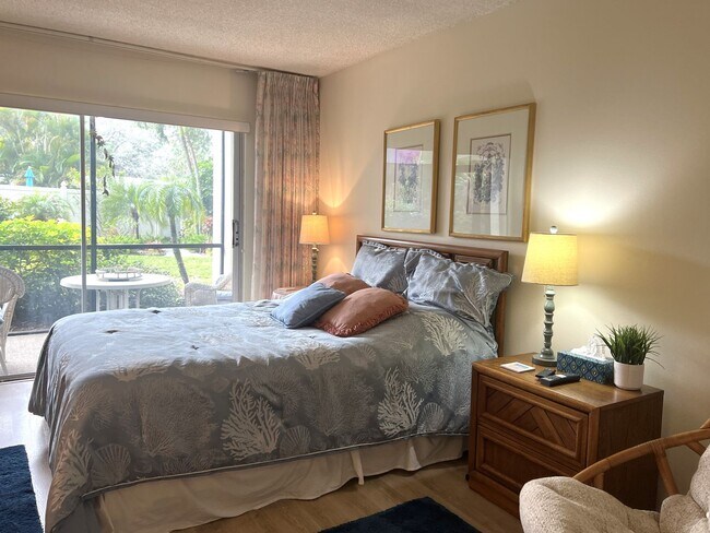 Building Photo - 2BR/2BA Ground Level Condo in Venice Ave C...