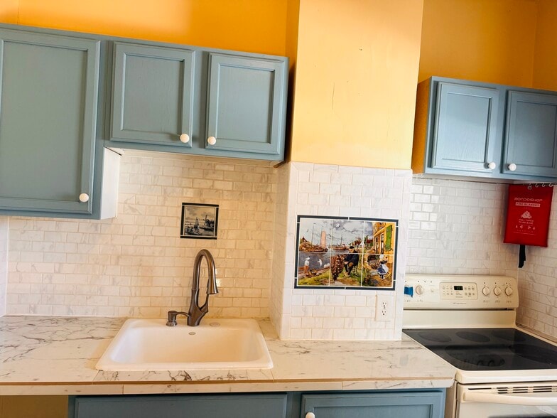 Building Photo - 503 S Broadway St