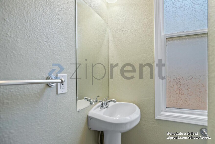 Building Photo - 142 N 15th St