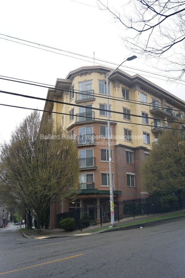 Building Photo - 700 E Denny Way