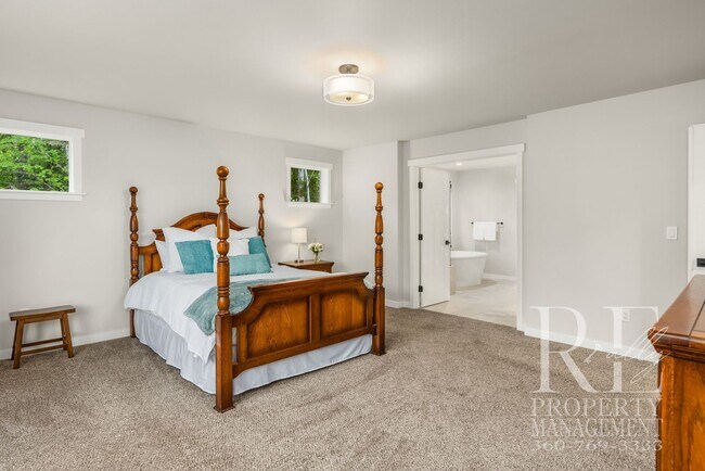 Building Photo - 1762 NE Crystallia Ct