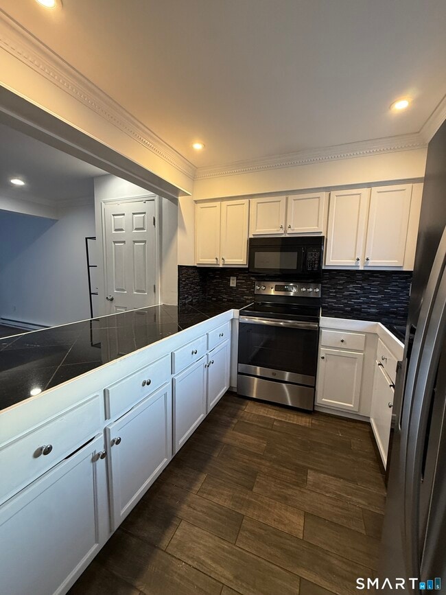 Building Photo - 111 Aspetuck Vlg