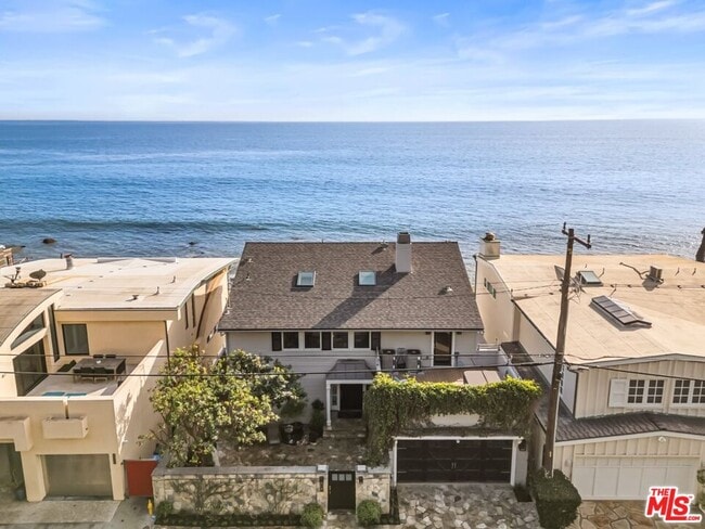 Building Photo - 27002 Malibu Cove Colony Dr