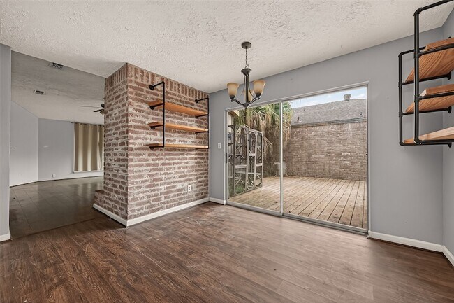 Building Photo - 10318 Buffalo Bend Dr
