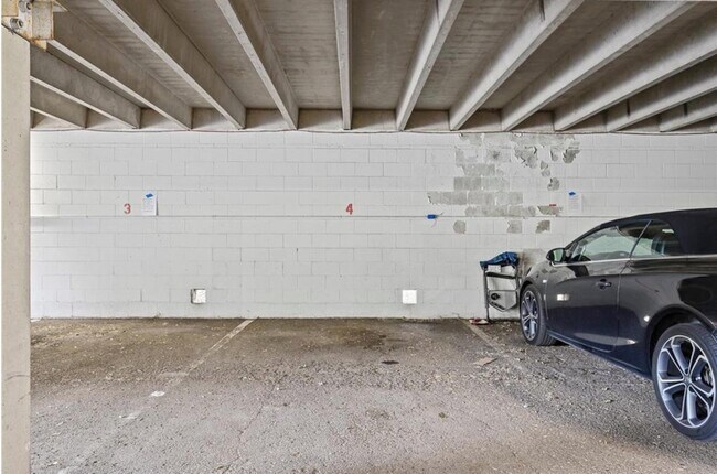 Building Photo - 6423 Colony Way
