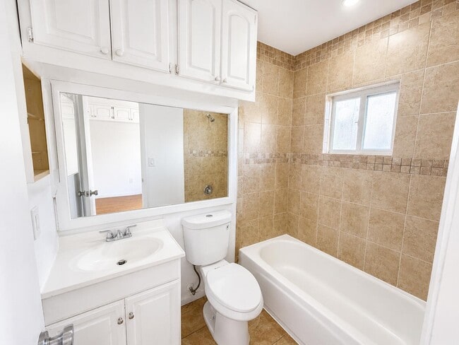 Building Photo - 180 Riviera Cir