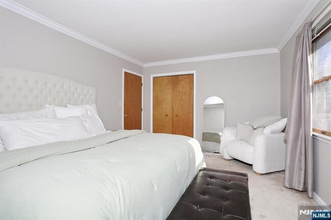 Building Photo - 173 Willowdale Ave