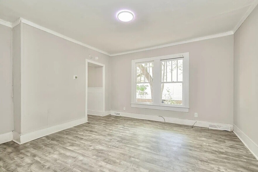 Building Photo - 301 E Guilford St