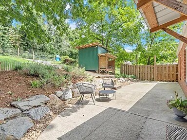 Building Photo - 823 Windsor Ave SW