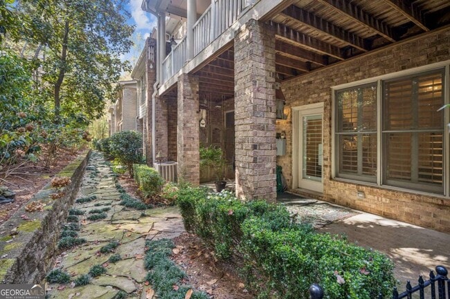 Building Photo - 9026 Riverbend Manor