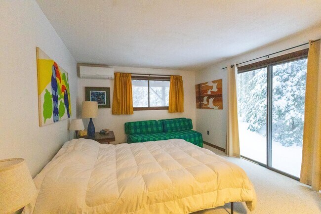 Building Photo - 24 Troon Dr