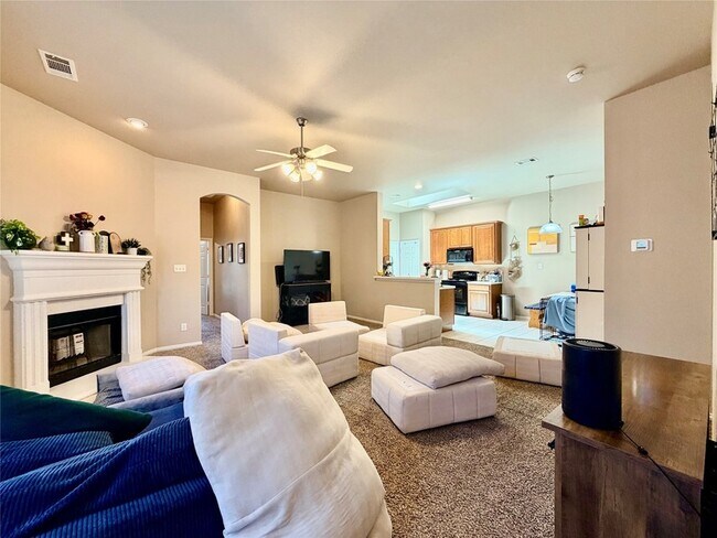 Building Photo - 1506 Poinsettia Blvd