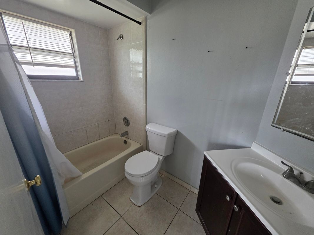 Building Photo - 310 Colonade Ct