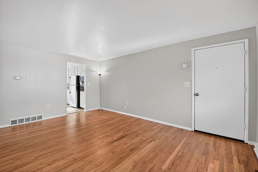 Building Photo - 6014 S Prince St