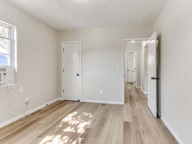 Building Photo - Newly Remodeled 2 Bed, 1 Bath Apt in Near ...