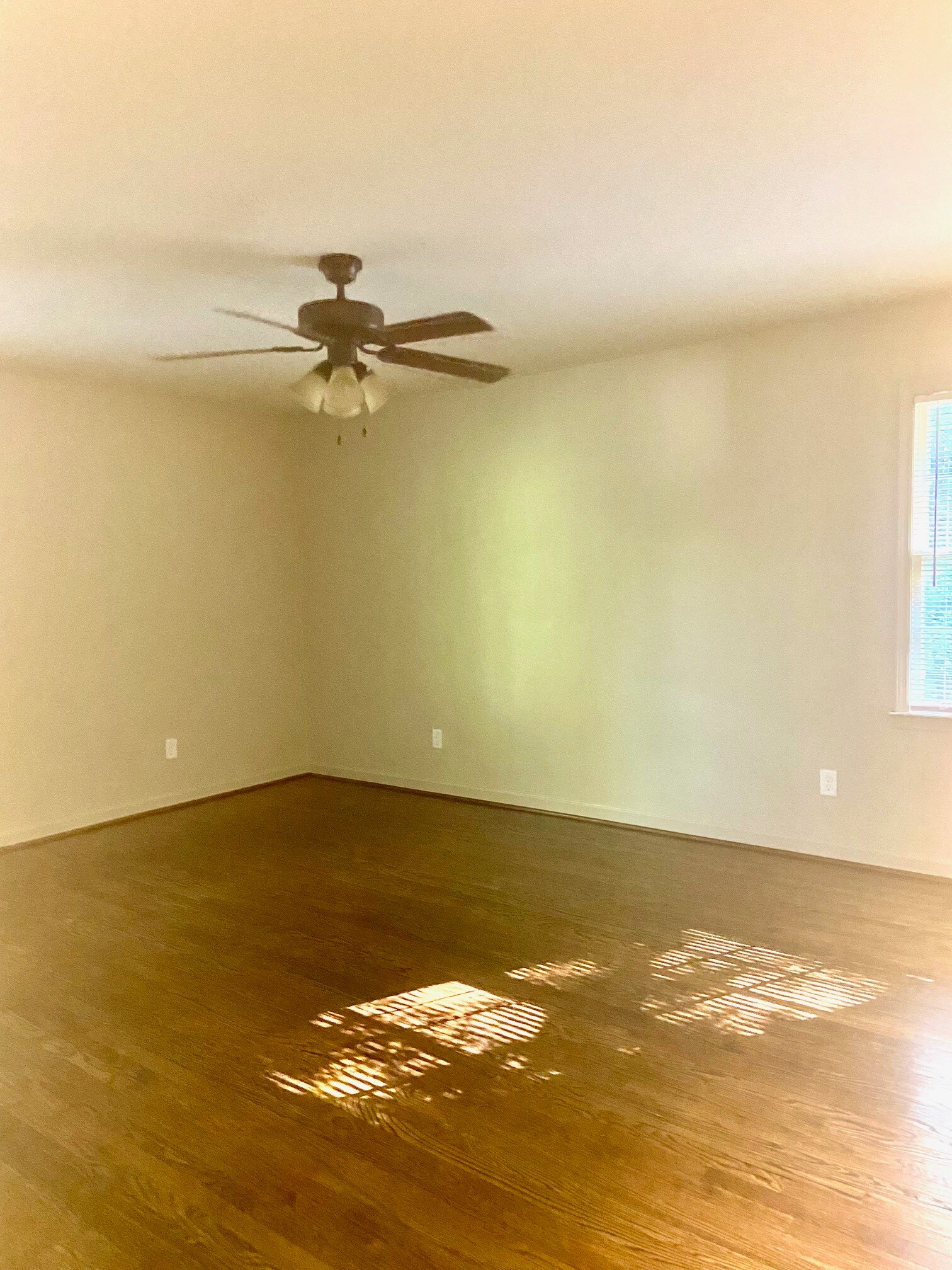 Building Photo - 3414 N River Rd