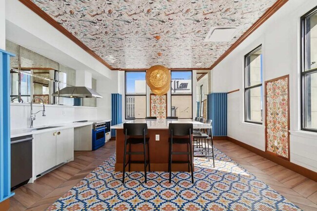 Building Photo - 1 W 4th St