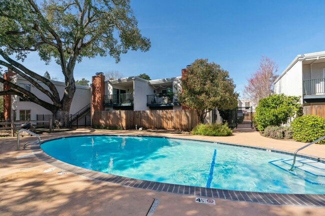 Building Photo - 1411 Creekside Dr