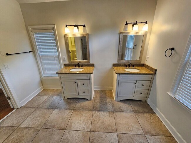 Building Photo - 11640 Vista Forest Dr