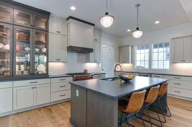 Building Photo - Extrordinary 4BD, 4.5BA Raleigh Home in an...