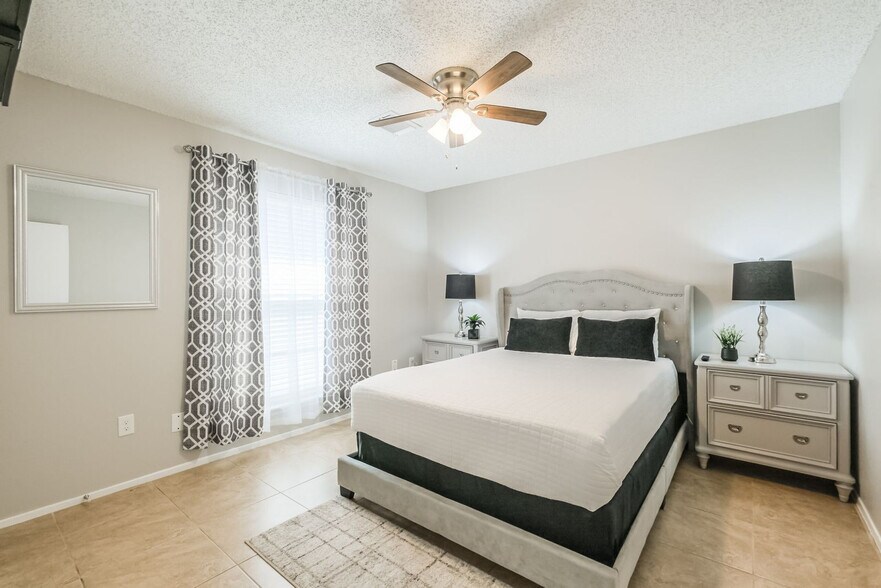 Building Photo - 9216 Carousel Ln