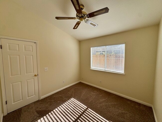 Building Photo - Spacious 3BD/2BA Home with 2-Car Garage in Desirable Antelope