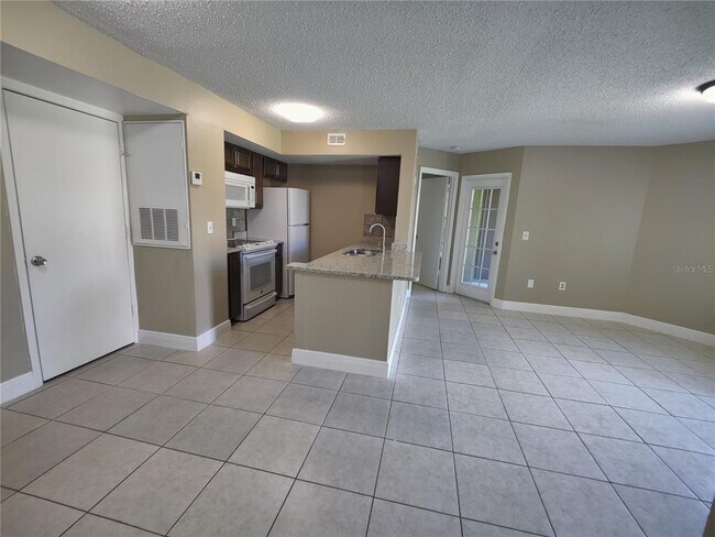 Building Photo - 445 Fountainhead Cir