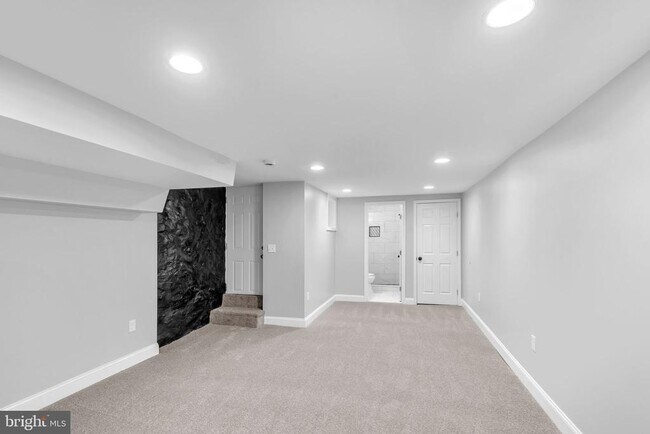 Building Photo - 1352 Homestead St