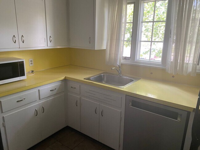 Building Photo - 3 Bedroom 1.5 Bathroom Single Family Home in Upper Arlington. OH