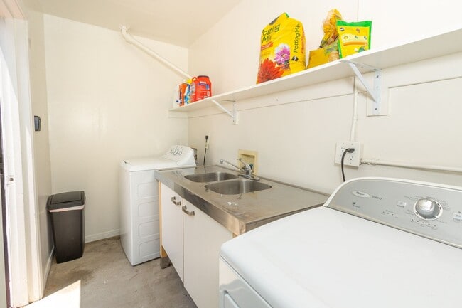 Building Photo - 4211-4219 Jewell