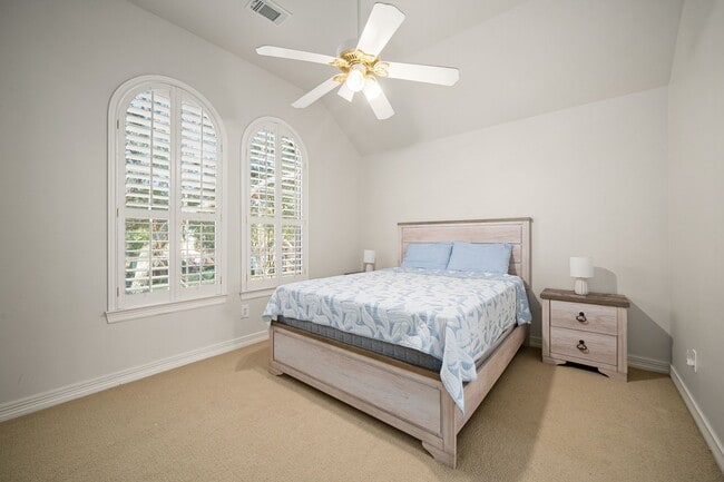 Building Photo - 5007 Cambridge St