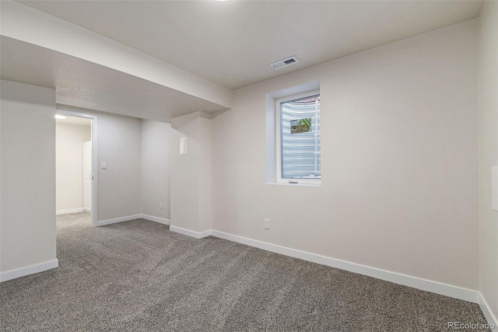 Building Photo - 952 S Garland Way