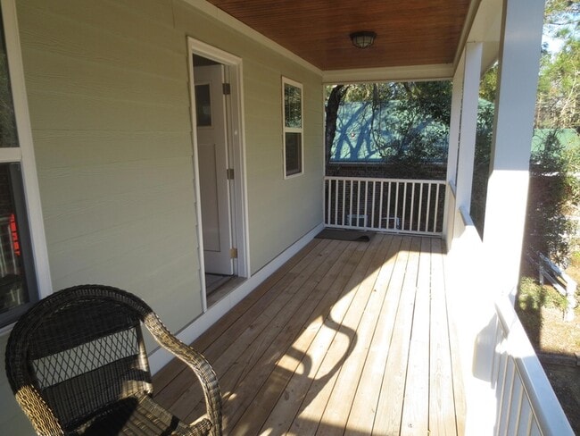 Building Photo - 330 N Leak St