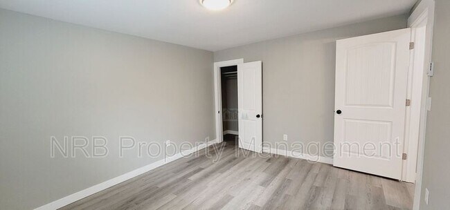 Building Photo - 3216 E Roosevelt Ave