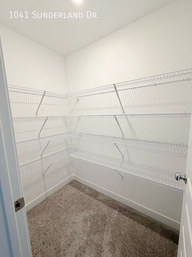 Building Photo - 1041 Sunderland Dr