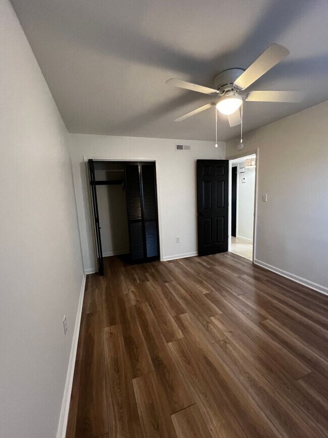 Building Photo - 2-Bedroom Rental on Ladies Island