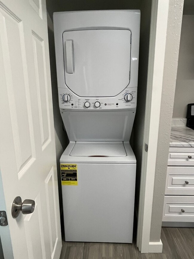 Building Photo - 2912 E Roeser Rd