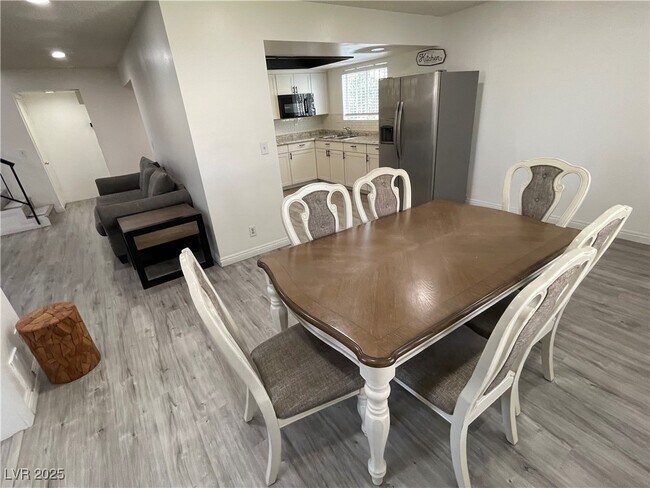 Building Photo - 5005 Celebrity Cir